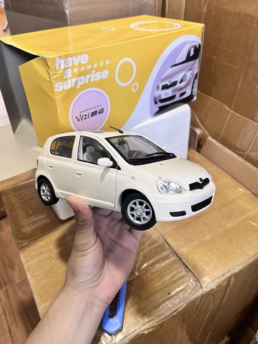Scale 2000 2004 toyota - 1:18,